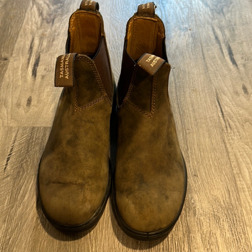 Good condition Blundstone size 4.5 in Australian size. Us size 7.5 or 38.